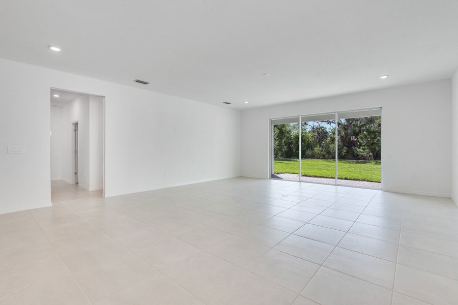 Spacious, unfurnished interior of a new home in Palms at Coasterra, Palmetto (Image 22).