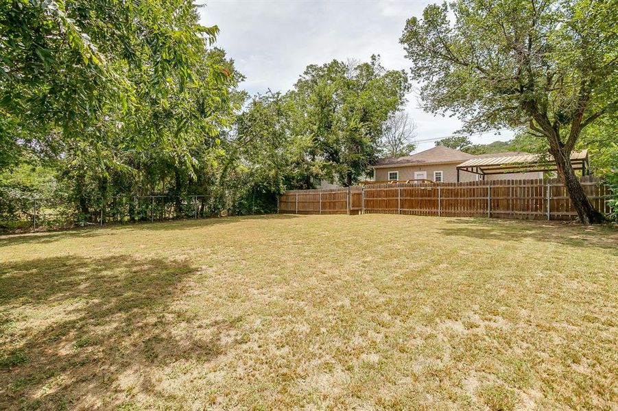 Exterior details and patio area of a home in , Mineral Wells (Image 28).