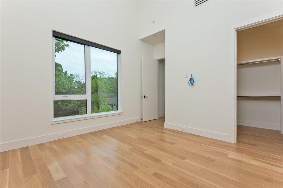 Spacious, unfurnished interior of a new home in , Dallas (Image 13).