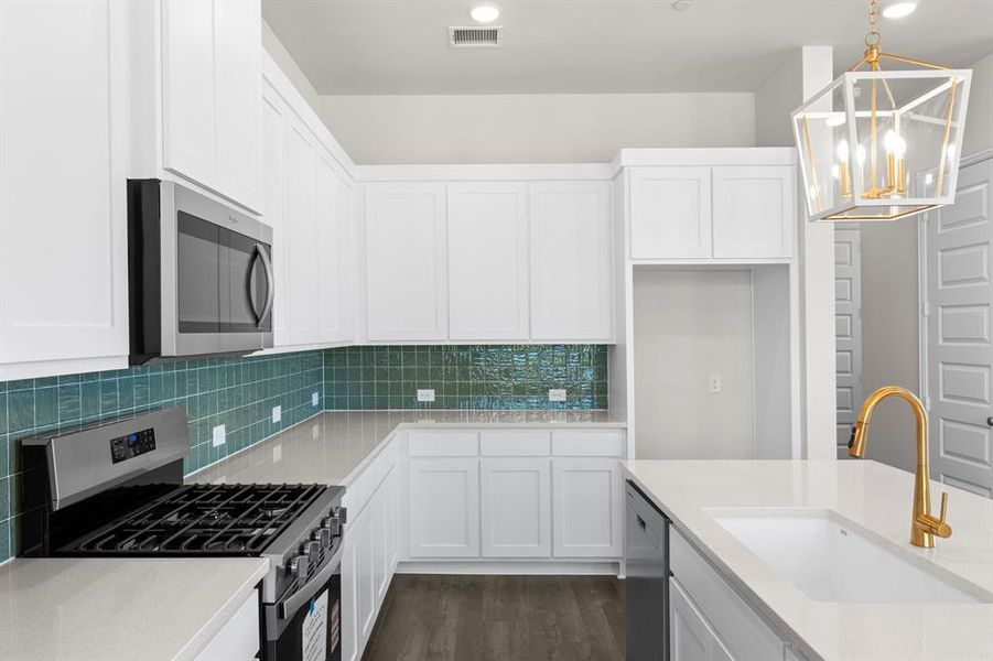 11. 4421 Flower Pot - Kitchen (3) 11. 4421 Flower Pot - Kitchen (3)