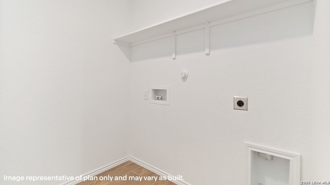 Spacious, unfurnished interior of a new home in Blue Ridge Ranch, San Antonio (Image 12).