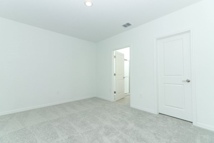 Spacious, unfurnished interior of a new home in Marion Creek, Haines City (Image 26).