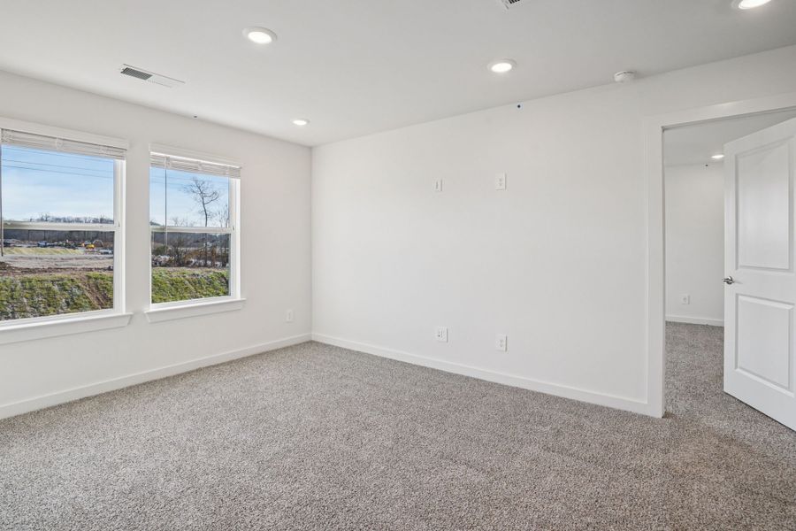 Spacious, unfurnished interior of a new home in Mansker Farms - Bronze Series, Hendersonville (Image 14).