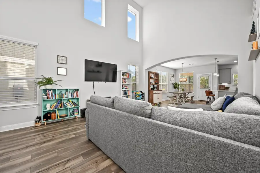 Furnished interior view inside a new home in Porter Country, Buda (Image 3).