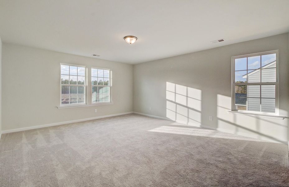 Spacious, unfurnished interior of a new home in Sweetgrass at Summers Corner, Summerville (Image 14).