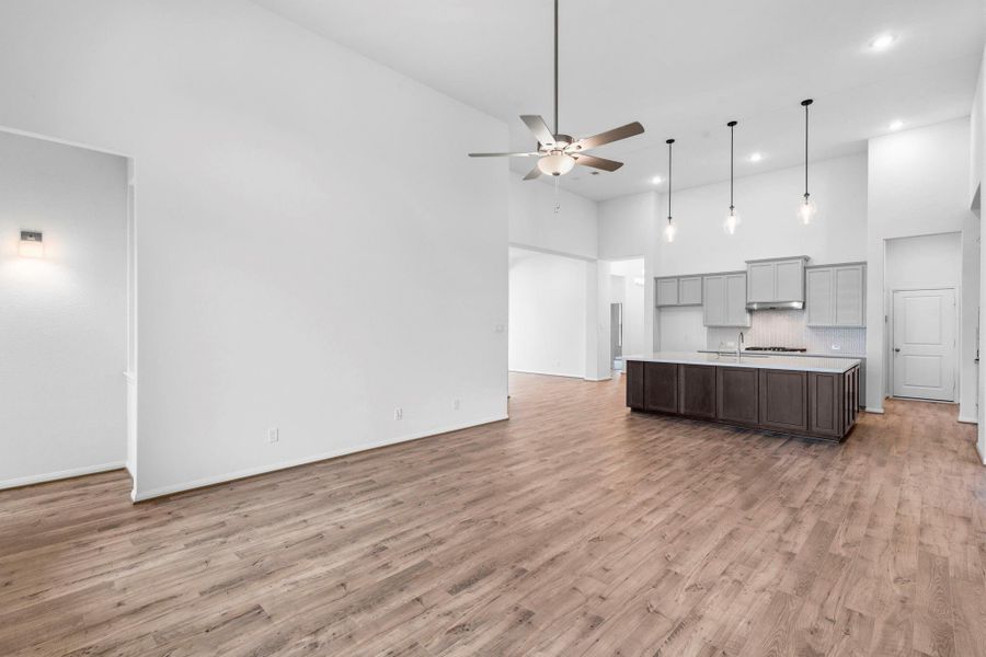 Spacious, unfurnished interior of a new home in , Texas City (Image 16).