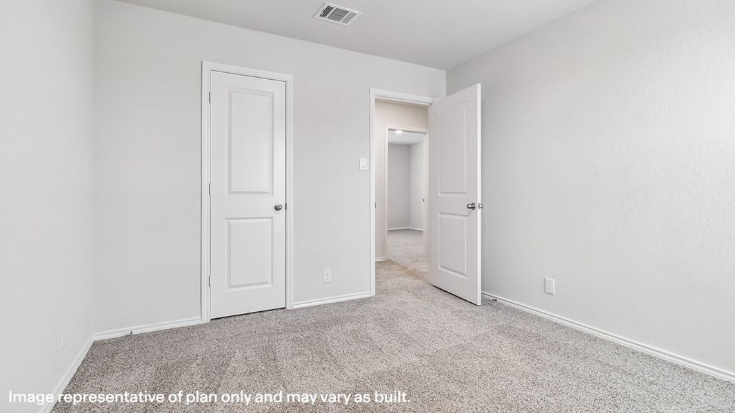 Spacious, unfurnished interior of a new home in Blue Ridge Ranch, San Antonio (Image 24).