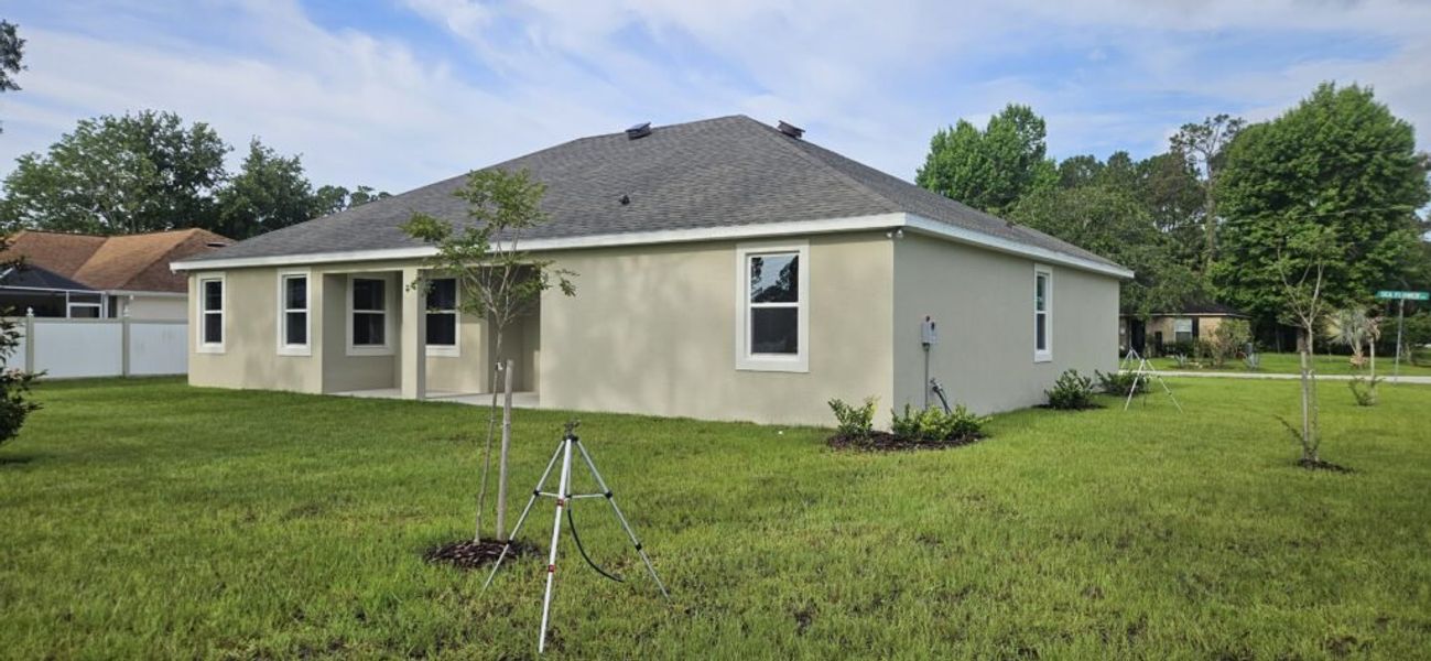 Exterior details and patio area of a home in Palm Coast, Palm Coast (Image 4).