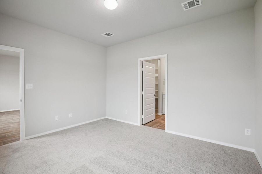 Spacious, unfurnished interior of a new home in Harvest Ridge, Elgin (Image 26).