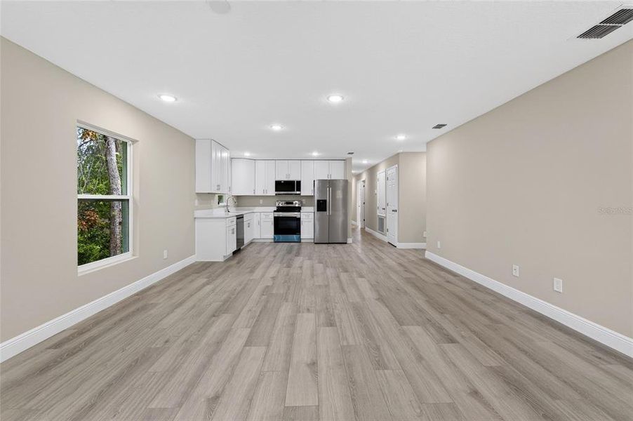 Spacious, unfurnished interior of a new home in , Orange City (Image 26).