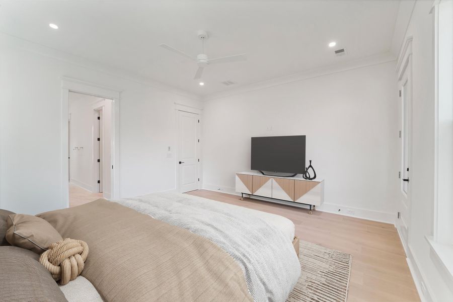 Furnished interior view inside a new home in , Hollywood (Image 7).