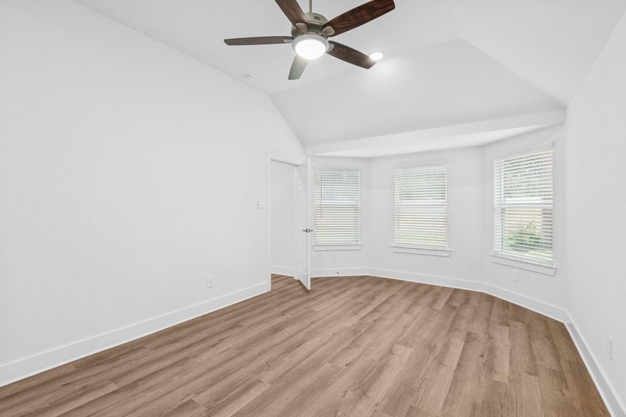 Spacious, unfurnished interior of a new home in Sorella, Tomball (Image 16).