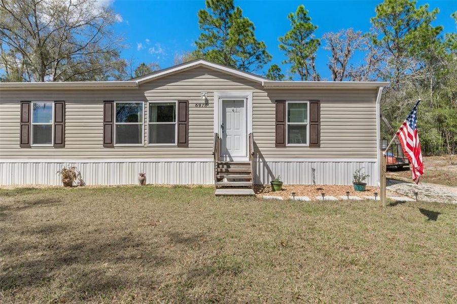 Exterior details and patio area of a home in , Hernando (Image 22).