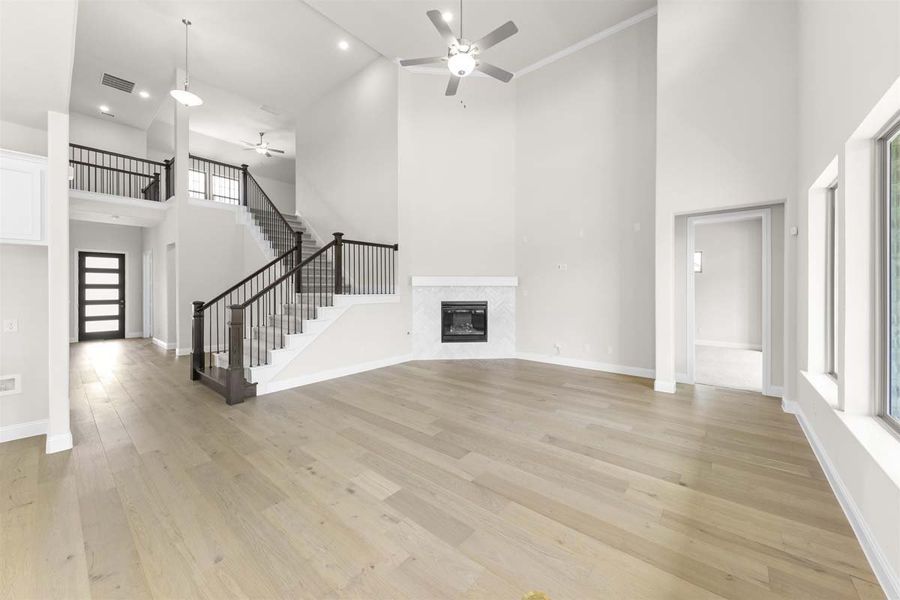 Representative unfurnished interior of a home built from the Larue by Pacesetter Homes in Nelson Lake, Rockwall (Image 19).