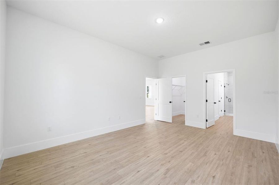 Spacious, unfurnished interior of a new home in , Ocala (Image 27).