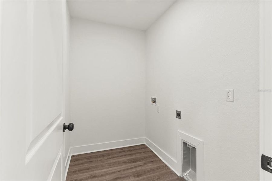 Spacious, unfurnished interior of a new home in , Tampa (Image 23).