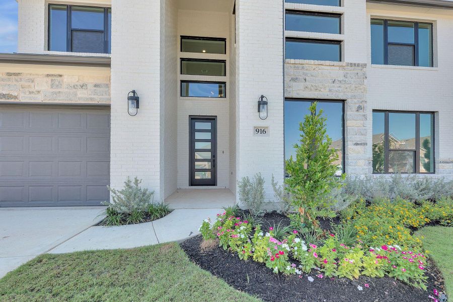 Exterior details and patio area of a home in Flora, Hutto (Image 3).