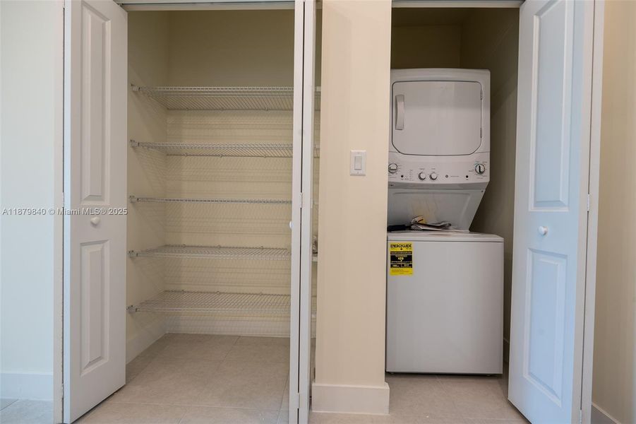 Furnished interior view inside a new home in , Doral (Image 6).