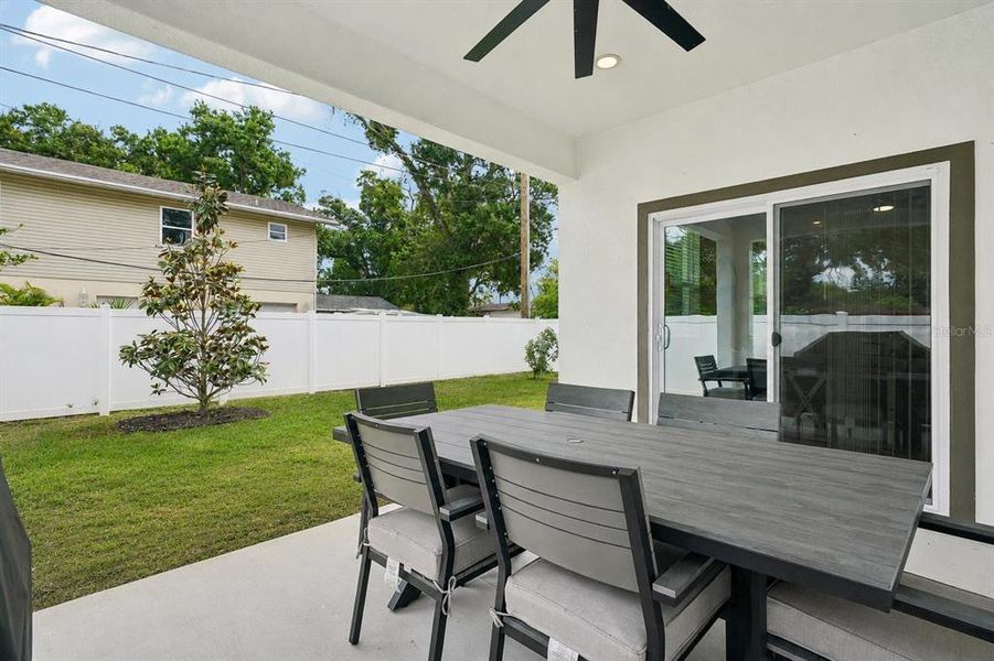 Exterior details and patio area of a home in , St. Petersburg (Image 4).