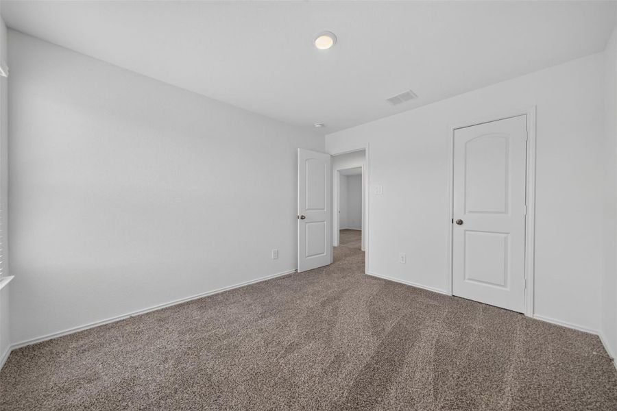Spacious, unfurnished interior of a new home in , Houston (Image 43).