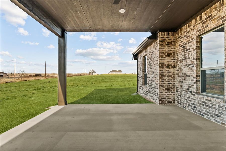 Exterior details and patio area of a home in Brock Heights, Brock (Image 47).