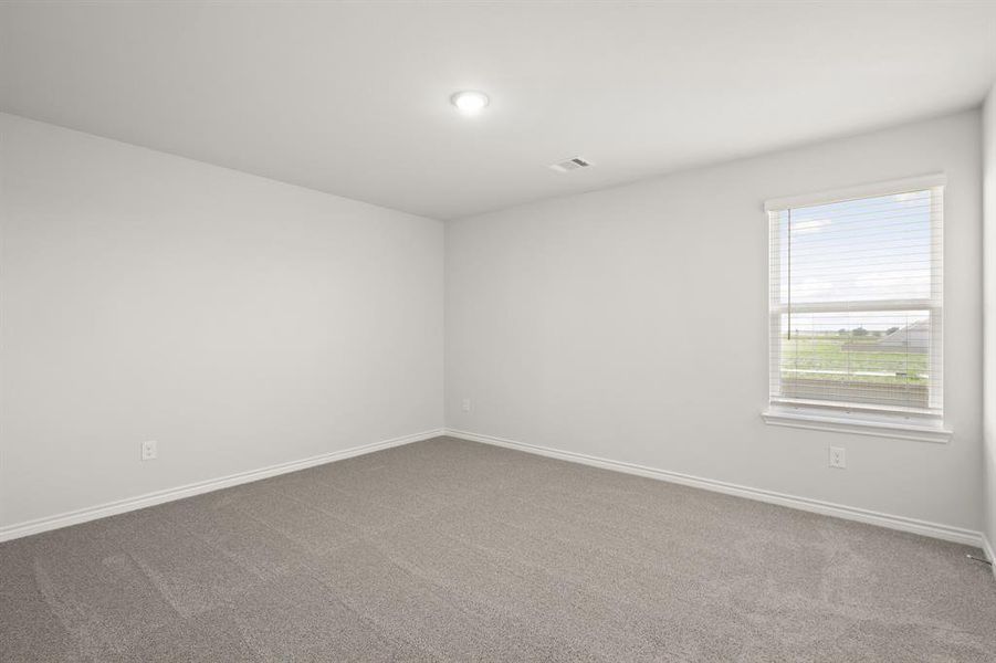 Spacious, unfurnished interior of a new home in Rocky Creek Crossing, Fort Worth (Image 11).