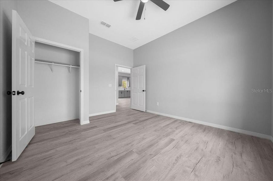 Spacious, unfurnished interior of a new home in , Ocala (Image 28).
