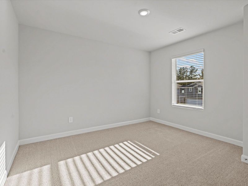 Spacious, unfurnished interior of a new home in Creek Ridge - Heritage Collection, Spartanburg (Image 19).