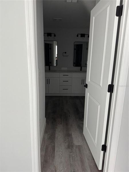 Spacious, unfurnished interior of a new home in , Palm Bay (Image 4).