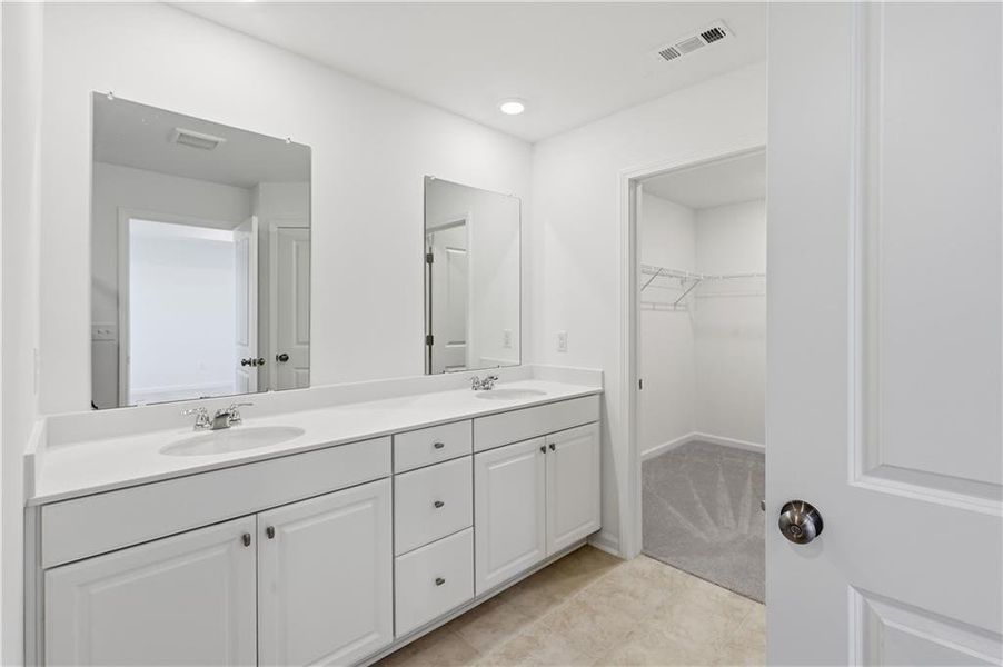 Furnished interior view inside a new home in Rosewood Farm, Lawrenceville (Image 11).
