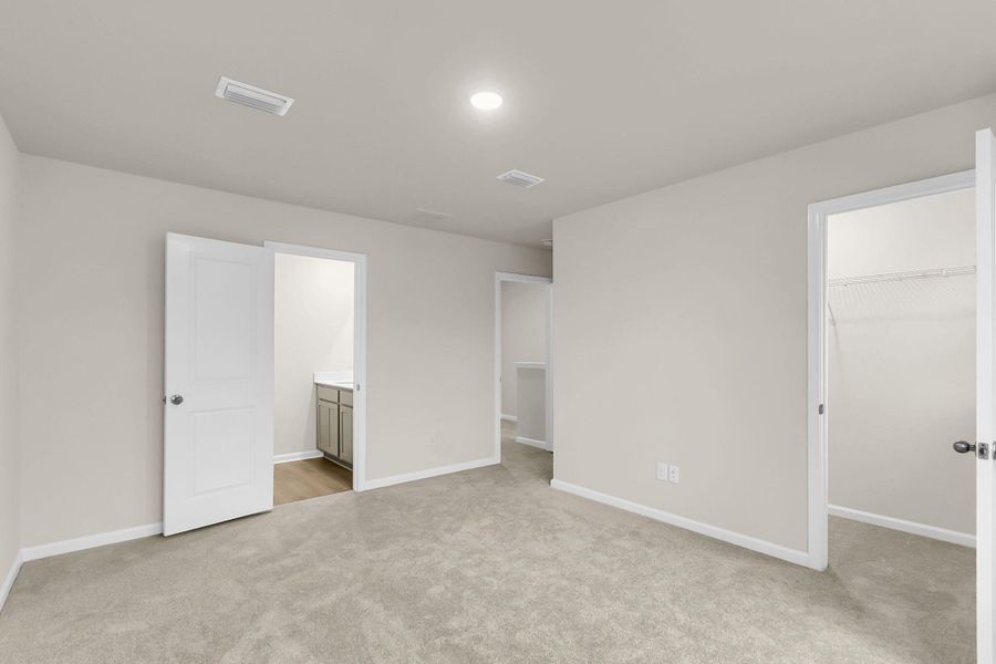 Spacious, unfurnished interior of a new home in , Summerville (Image 39).