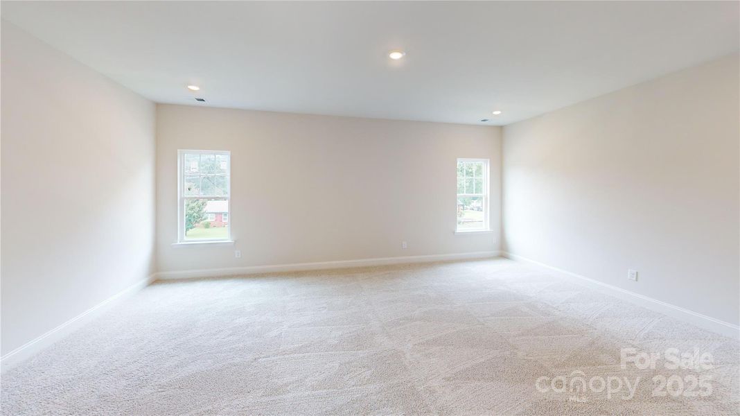 Spacious, unfurnished interior of a new home in Edgewood Preserve, Huntersville (Image 13).