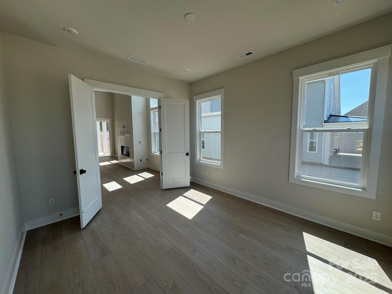 Spacious, unfurnished interior of a new home in Lakeside Pointe, Sherrills Ford (Image 17).