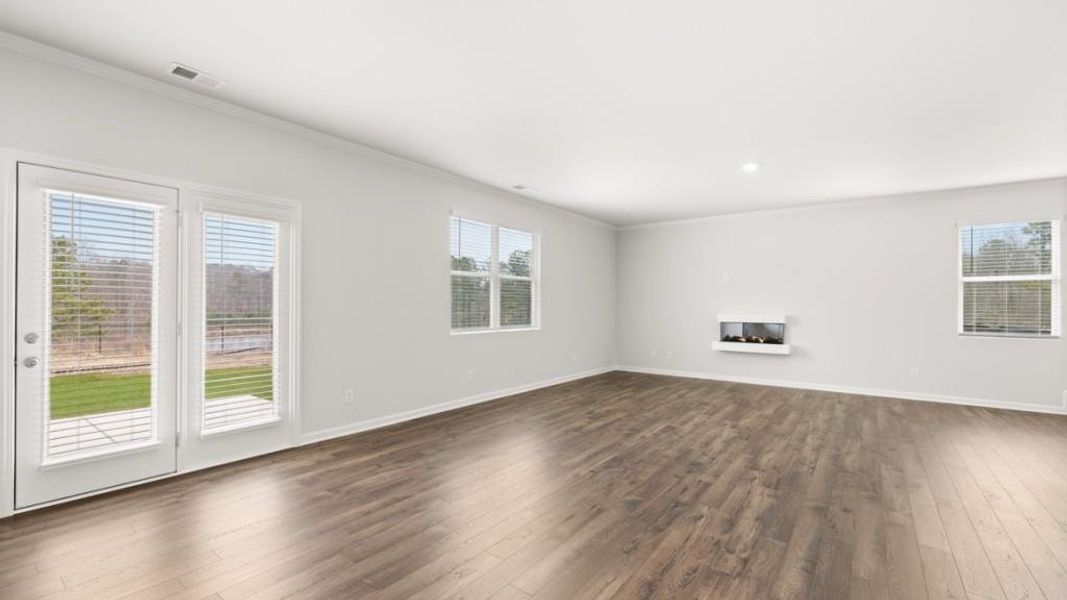 Spacious, unfurnished interior of a new home in Thompson Ridge, Dallas (Image 24).