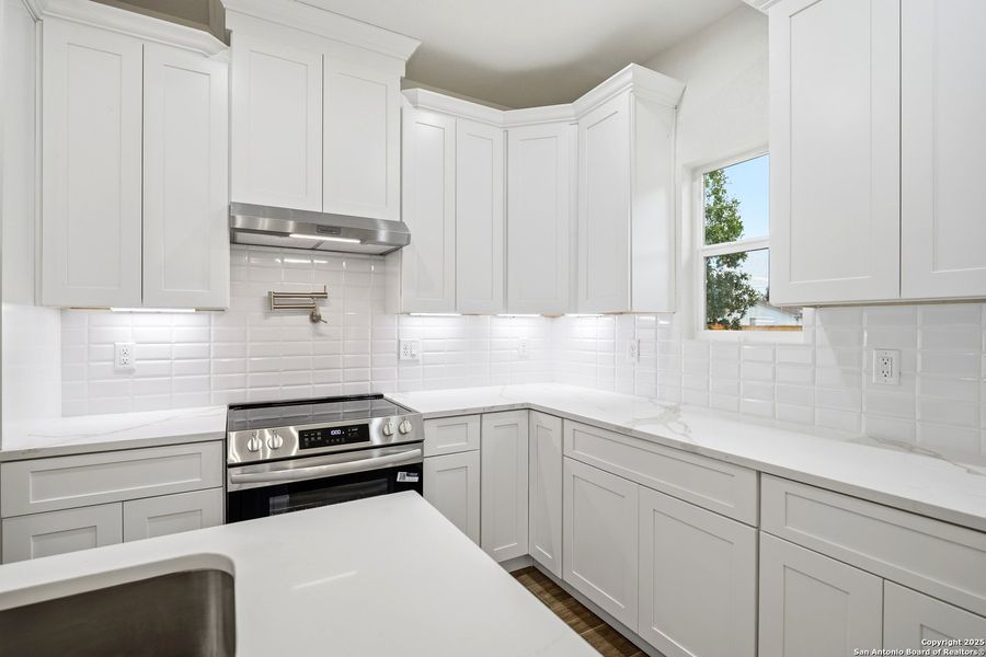 Furnished interior view inside a new home in , Lytle (Image 9).
