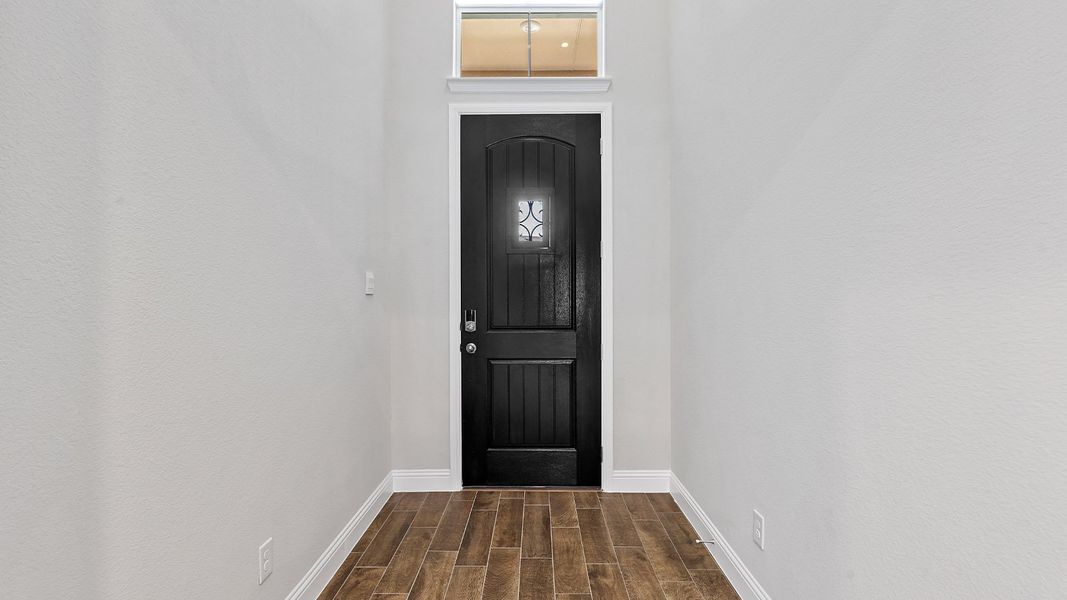 Spacious, unfurnished interior of a new home in Eagle Creek, Denton (Image 40).