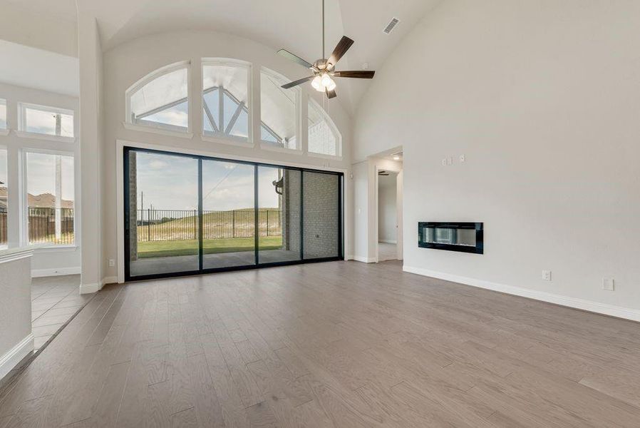 Spacious, unfurnished interior of a new home in Breezy Hill, Rockwall (Image 34).