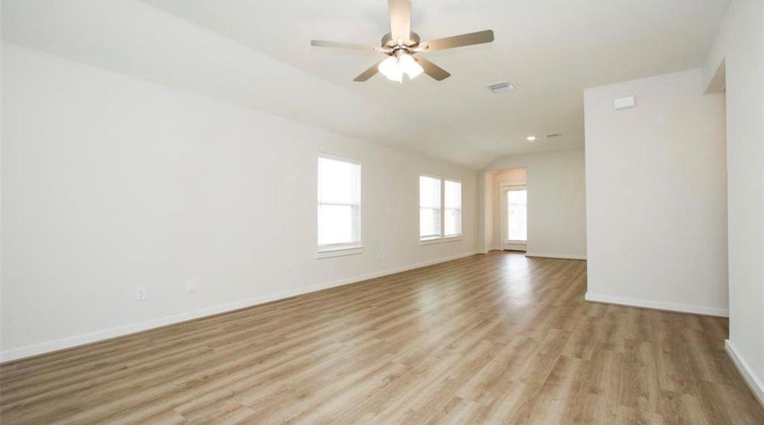 Spacious, unfurnished interior of a new home in Gifford Meadows, Angleton (Image 7).