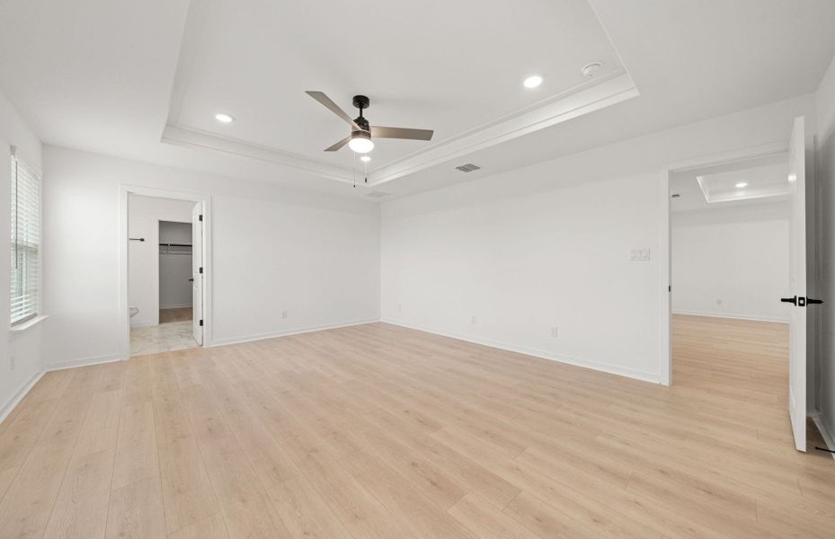Spacious, unfurnished interior of a new home in Sunfield, Buda (Image 20).