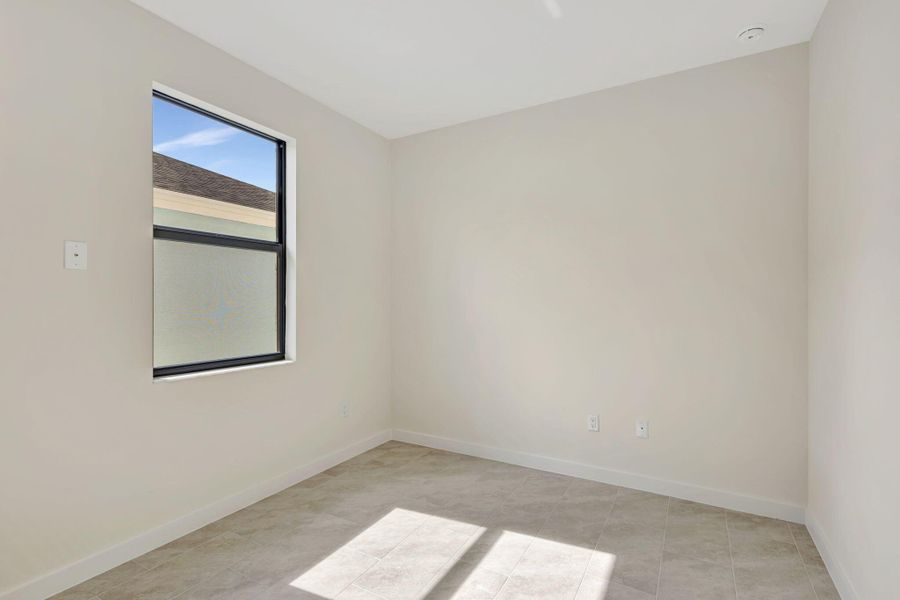 Spacious, unfurnished interior of a new home in , Indiantown (Image 8).