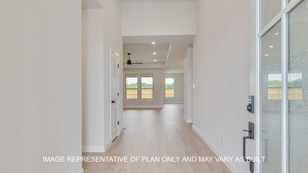 Spacious, unfurnished interior of a new home in Wellborn Settlement, College Station (Image 9).