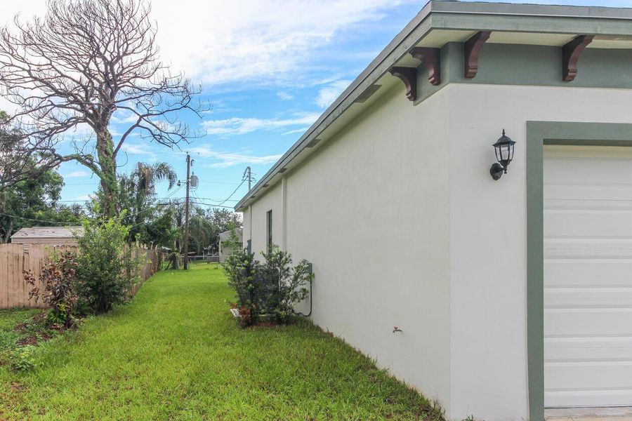 Exterior details and patio area of a home in , Port St. Lucie (Image 24).