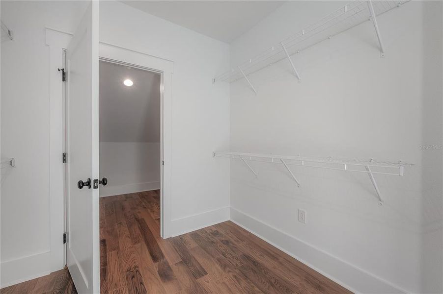 Spacious, unfurnished interior of a new home in , Tampa (Image 19).