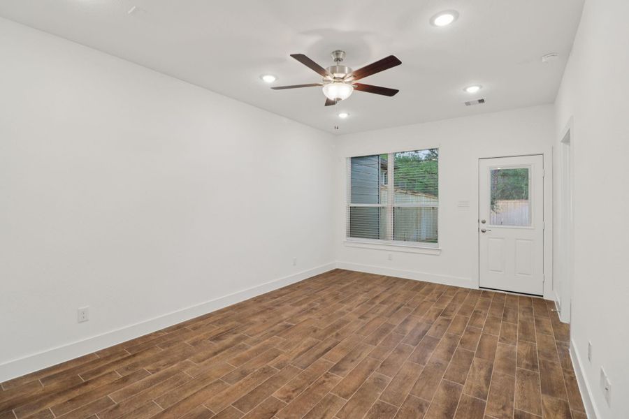 Spacious, unfurnished interior of a new home in Kresston, Montgomery (Image 26).