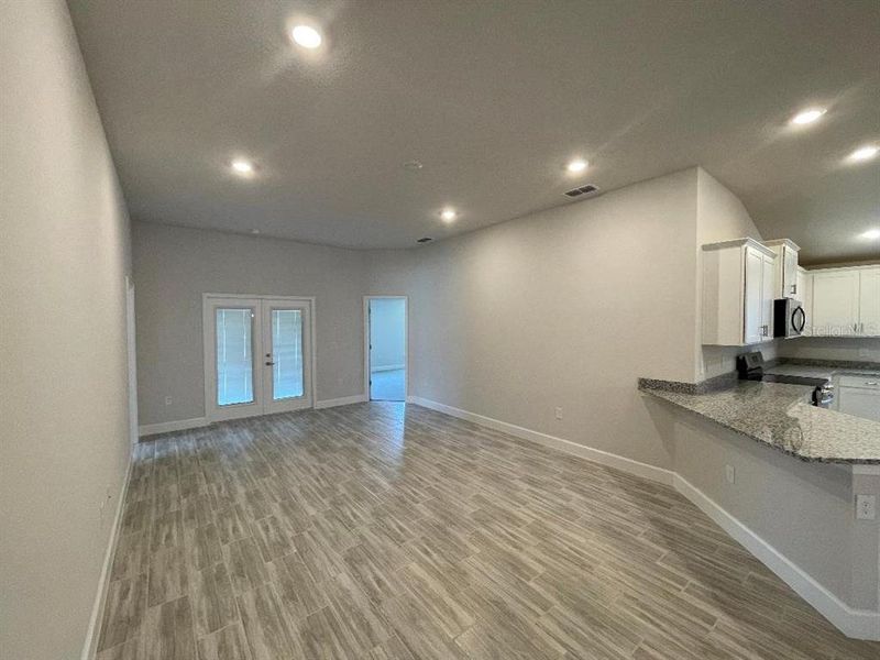 Spacious, unfurnished interior of a new home in Abbey Glen, Dade City (Image 15).