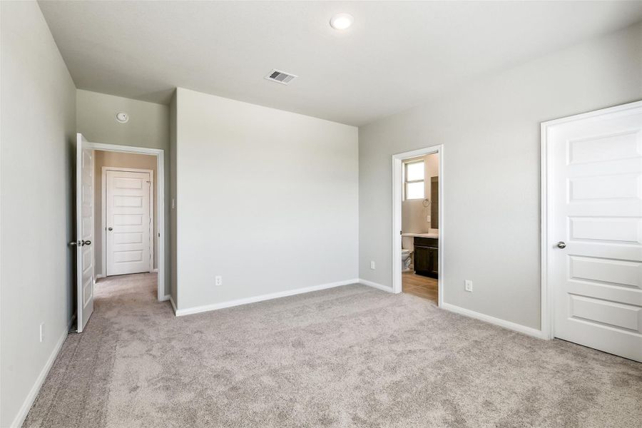 Spacious, unfurnished interior of a new home in Anderson Lakes, Houston (Image 37). Spacious, unfurnished interior of a new home in Anderson Lakes, Houston (Image 37).