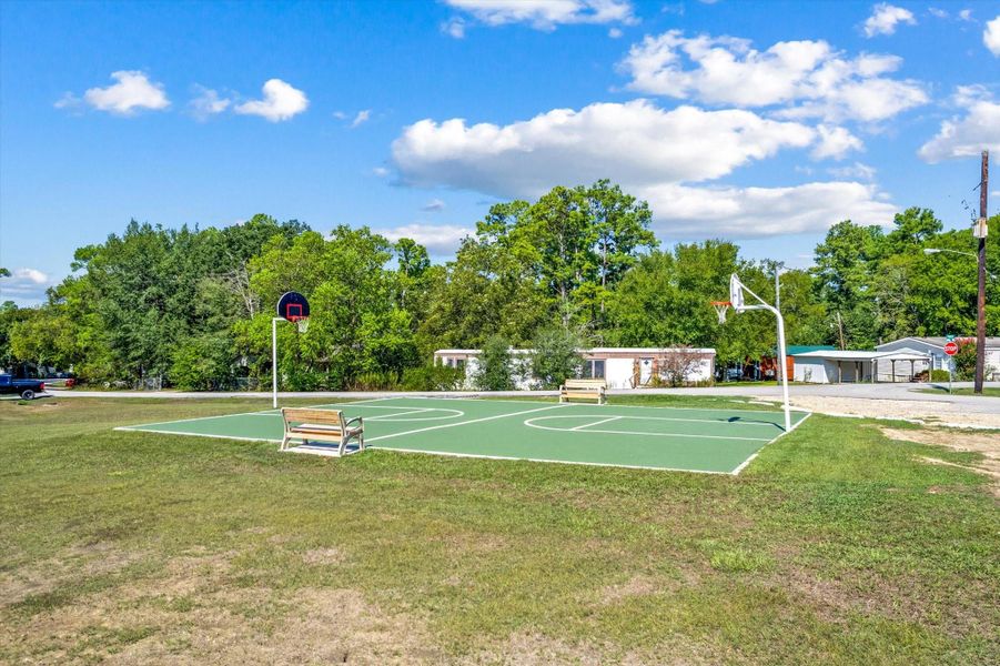 Community amenities in , Willis (Image 31).