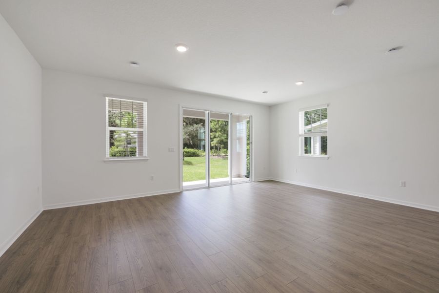 Spacious, unfurnished interior of a new home in Towns at Greenleaf, Oviedo (Image 23).
