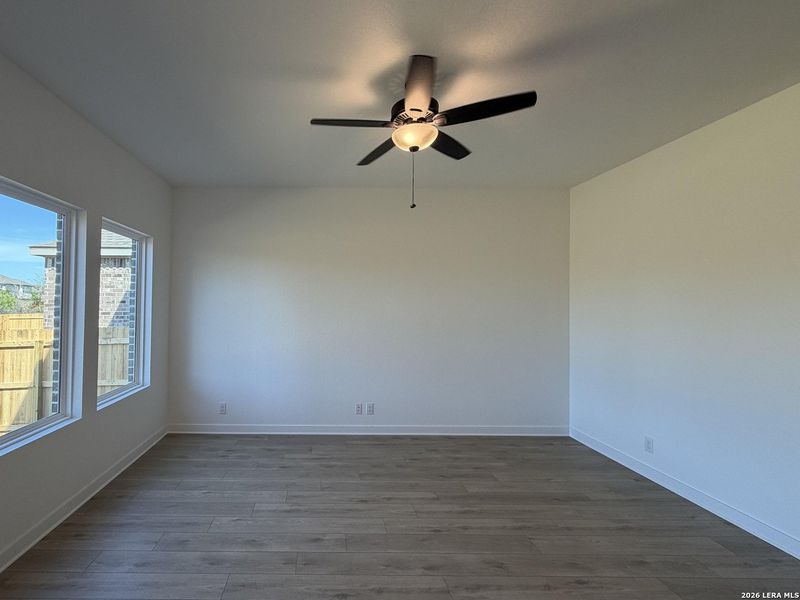 Spacious, unfurnished interior of a new home in Nopal Valley, San Antonio (Image 30).