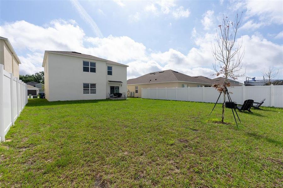 Exterior details and patio area of a home in Harmony at Lake Eloise, Winter Haven (Image 26).